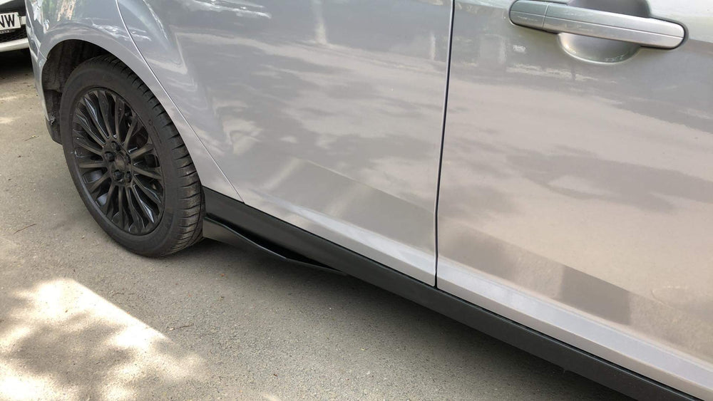 Universal Lateral extension for the threshold